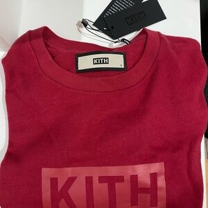NWT classic logo red Kith box tee